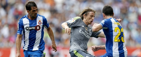 modric-challenging-espanyol490epa