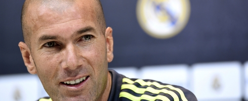zidane-presser-closeup490epa