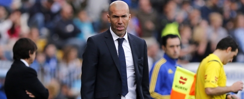 zidane-stern-touchline490epa