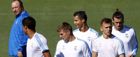 benitez-training-back490epa