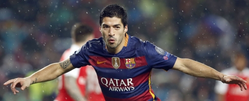 suarez-celebrating-airplane-solo490epa