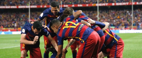 barca-celebrating-copa-final490epa