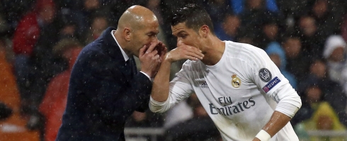 zidane-ronaldo-touchline490epa