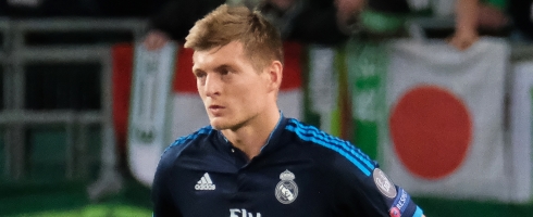 kroos-standing490epa