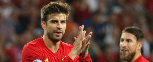 pique-spain-applauds490epa