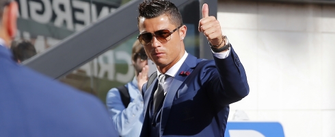 ronaldo-thumb-suit490epa