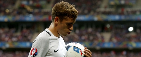griezmann-ball-france490epa