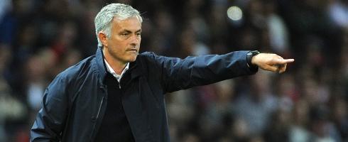 mourinho-pointing-united-epa220816