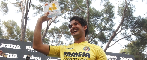 pato-villarreal-presentation-epa170816