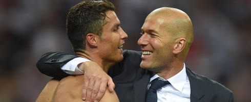 ronaldo-zidane-smile490epa