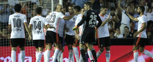 valencia-celebrating-fiorentina-epa220816