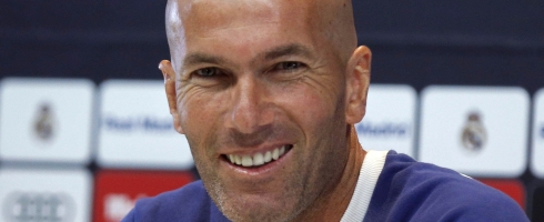 zidane-smiling-teeth-epa270816