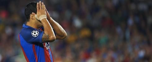 suarez-hands-celtic-epa130916