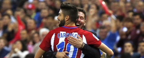 carrasco-simeone-hug-epa161016