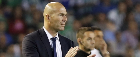 zidane-clapping-epa161016