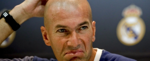zidane-headscratch-epa2301016
