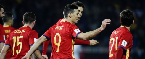 aduriz-celebrating-macedonia-epa121116