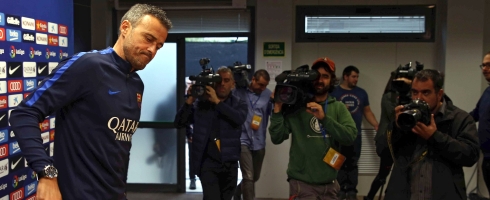 enrique-presser-standing-epa221016