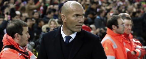 zidane-looking-derbi-epa201116