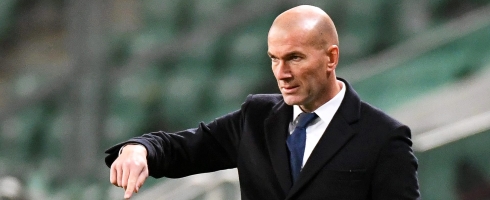 zidane-pointing-epa021116