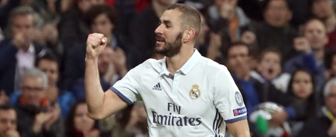 benzema-fistpump-epa071216
