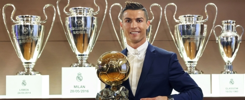 ronaldo-ballondor-2016-epa121216