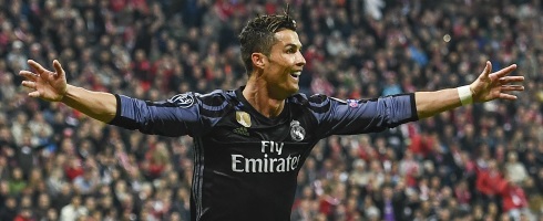 ronaldo-arms-bayern140417epa