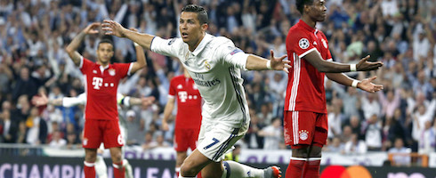 ronaldo-celebrating-bayern-epa180417