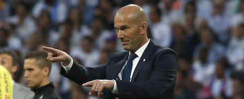 zidane-hands-epa230417