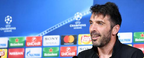 Buffon-1704-preBarca-epa_2