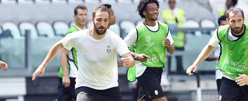 Higuain-1705-training-epa_0