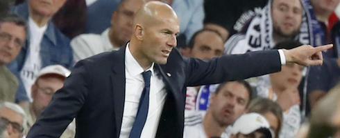 zidane-pointing-epa020517_0