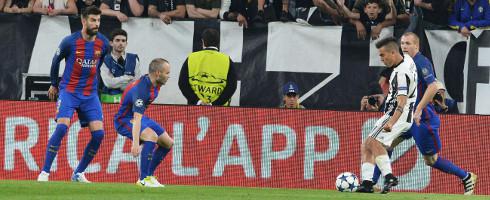 Dybala-1704-Bar-shot-epa_0