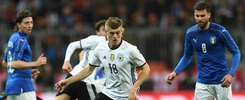 Kroos-Montolivo490epa_0