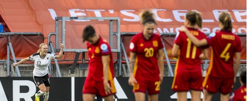 spain-women310717epa