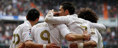 real-madrid-celebrate-together490ai