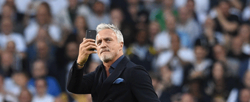 ginola-suit-pitch-epa181020