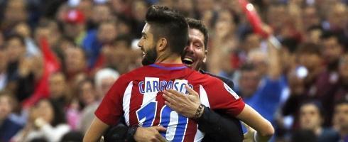 carrasco-simeone-hug-epa161016_1_0_0_0_0_0_0