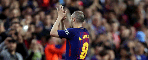 iniesta-salutes-fans-epa100