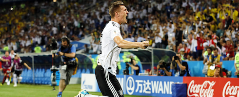 kroos-1806-celebrating-epa
