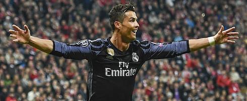 ronaldo-celebrating-bayern-epa120417_0_1_0