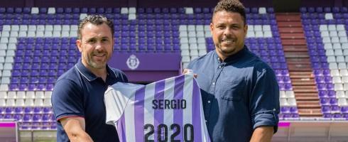 Real Valladolid Coach Sergio Gonzalez with Ronaldo Nazario