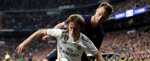 Luka Modric of Real Madrid against Barcelona's Ivan Rakitic