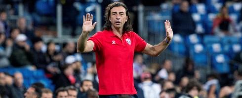 Huesca coach Jaime Ramos