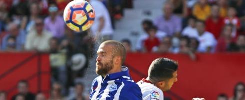 Alaves defender Victor Laguardia
