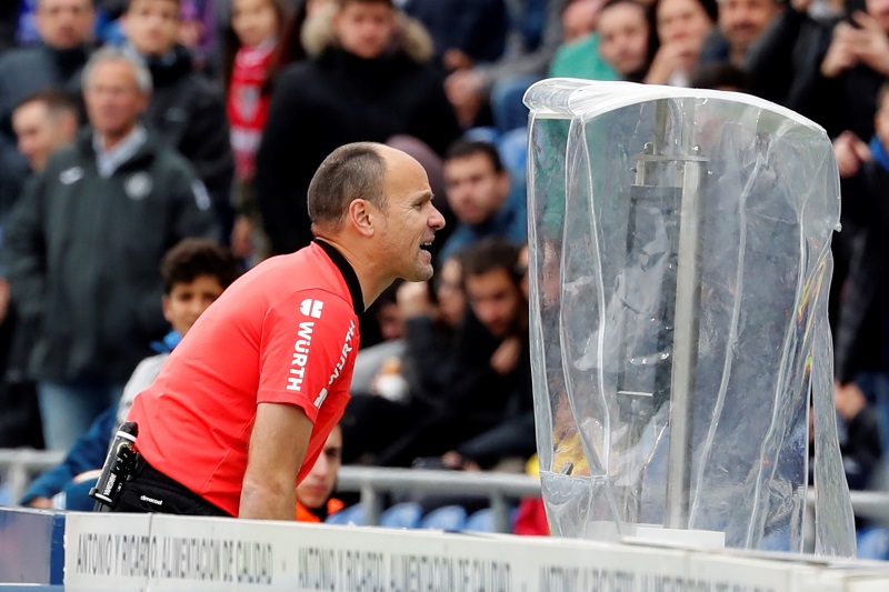 Referee Mateu Lahoz
