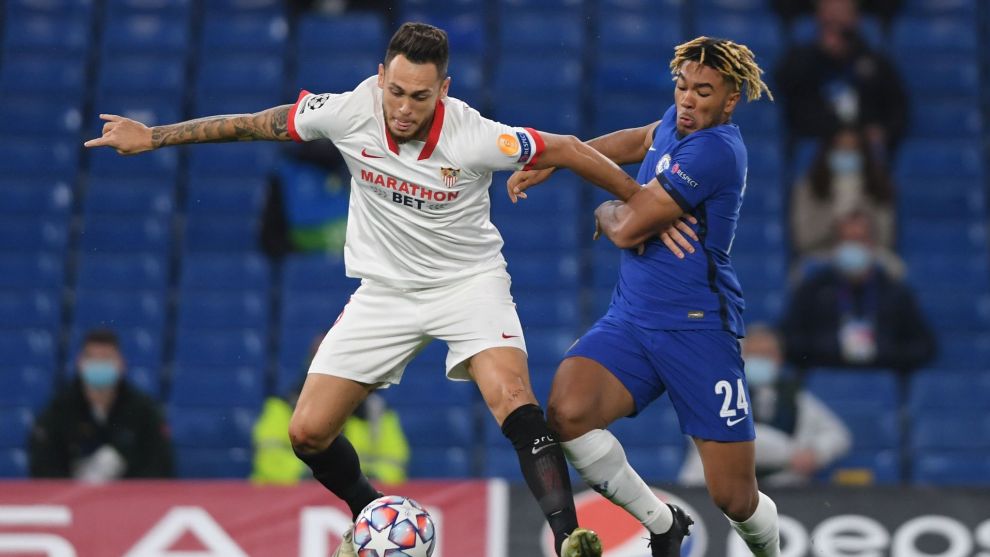 Lucas Ocampos, Sevilla