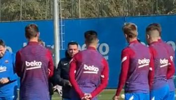 (Video) Watch Xavi address Barcelona players for the first time ahead of first training session