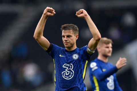 Cesar Azpilicueta is being eyes by Atletico Madrid