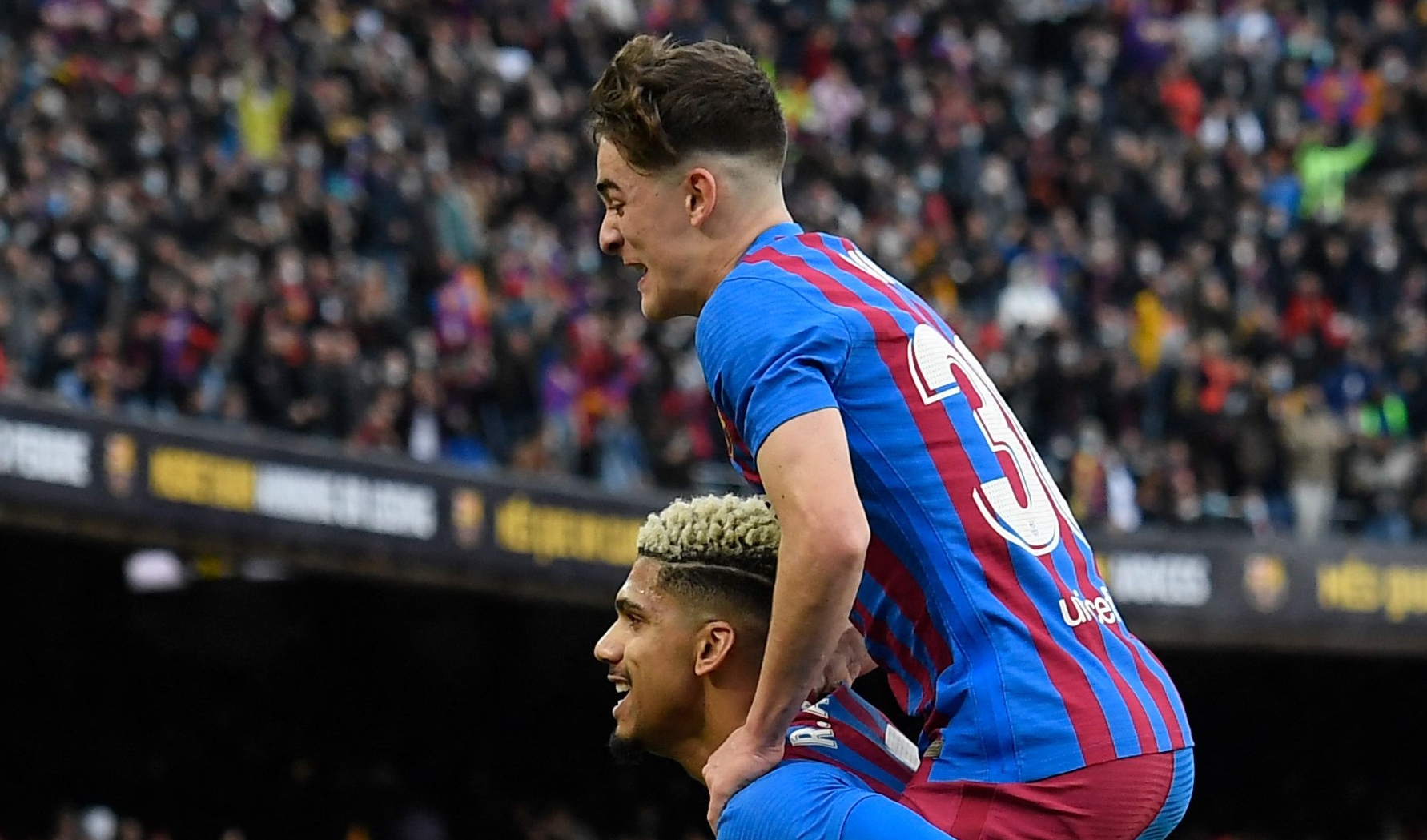 Araujo and Gavi of FC Barcelona